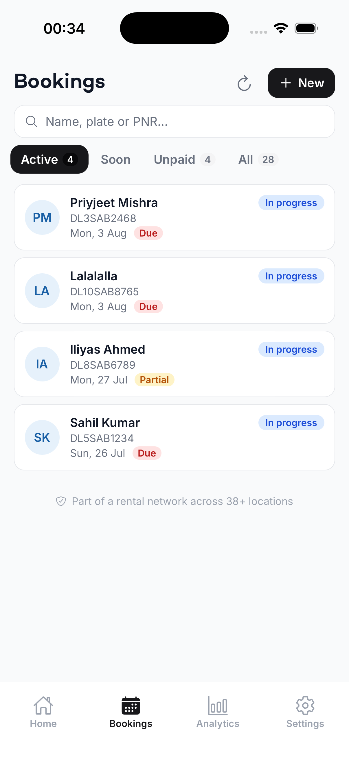 Rental management bookings screen showing active rental bookings and booking status
